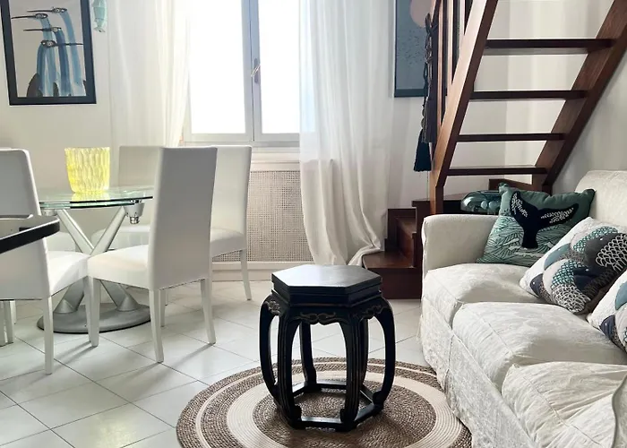 Attico Vista Mare Con Parcheggio Privato * ヴィアレッジョ