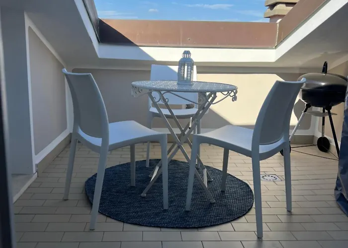 Attico Vista Mare Con Parcheggio Privato