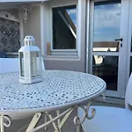 Attico Vista Mare Con Parcheggio Privato *