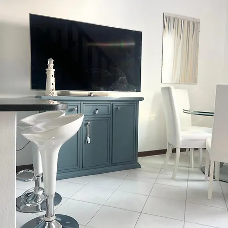 Διαμέρισμα Attico Vista Mare Con Parcheggio Privato Βιαρέτζιο
