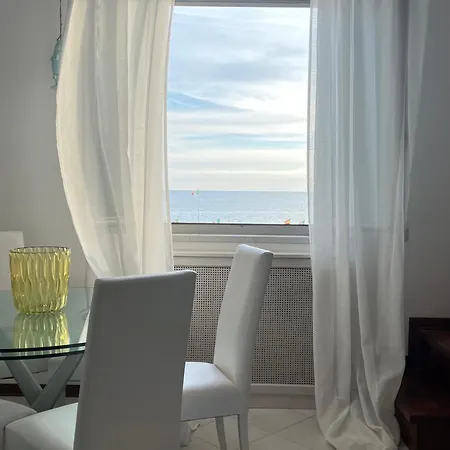 Attico Vista Mare Con Parcheggio Privato *