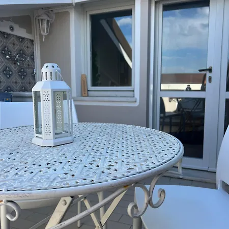 Attico Vista Mare Con Parcheggio Privato *